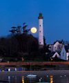 La Pleine Lune et le phare de Bnodet