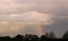 Arc-en-ciel lointain en approche