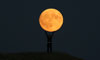 La Pleine Lune à bout de bras