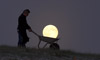 La Lune dans une brouette