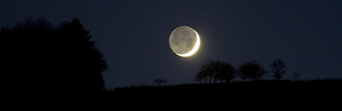 La Lune sur la colline