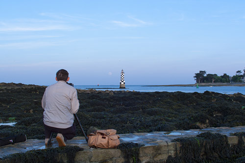 La Lune  gauche du phare de la Perdrix