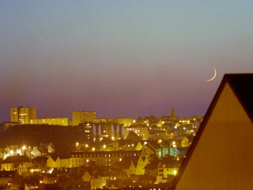 Crescent over Quimper