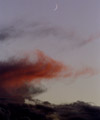 Croissant lunaire et nuage d'orage