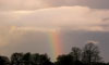 Arc-en-ciel lointain en approche