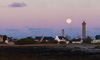 Le Soleil se lève à peine, la Pleine Lune se couche